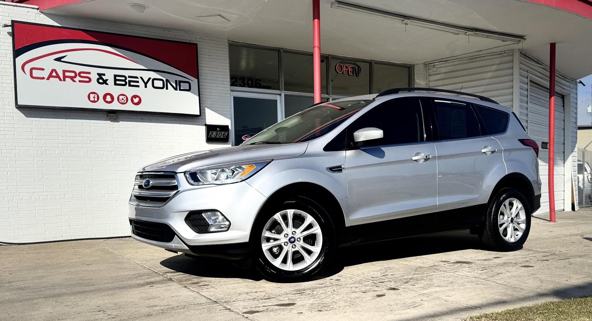 2019 Ford Escape SEL photo 2