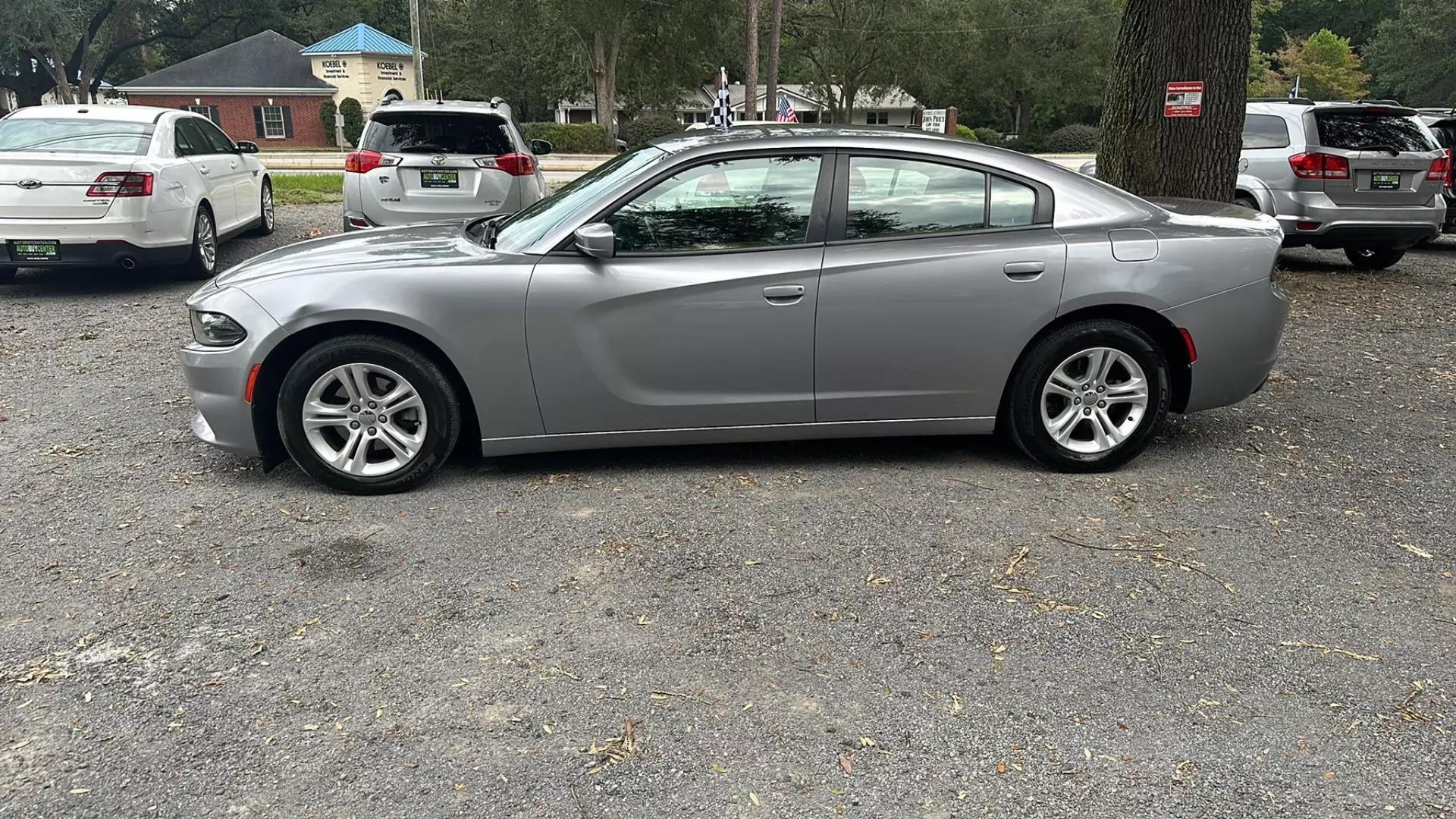 2018 Dodge Charger SXT photo 3