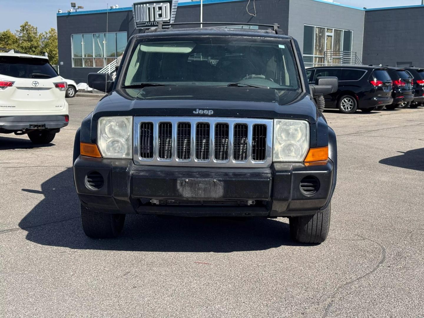 2007 Jeep Commander Sport photo 2