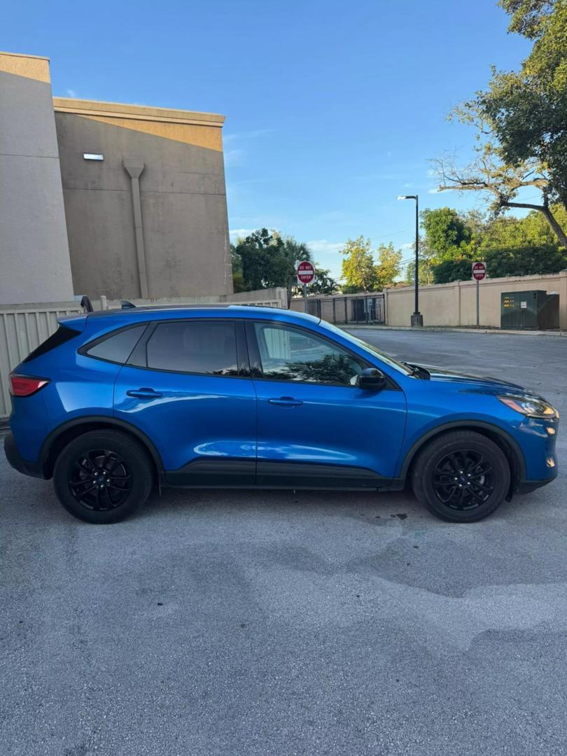 2020 Ford Escape SE photo 8