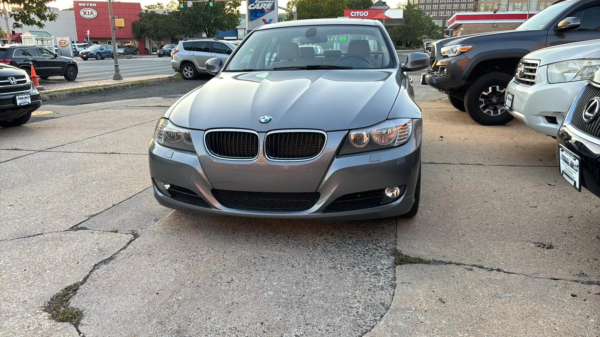 2011 BMW 3 Series 328i photo 2