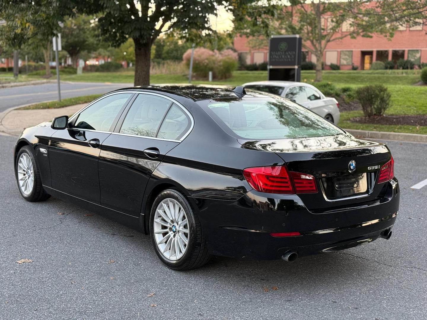 2012 BMW 5 Series 535i photo 14