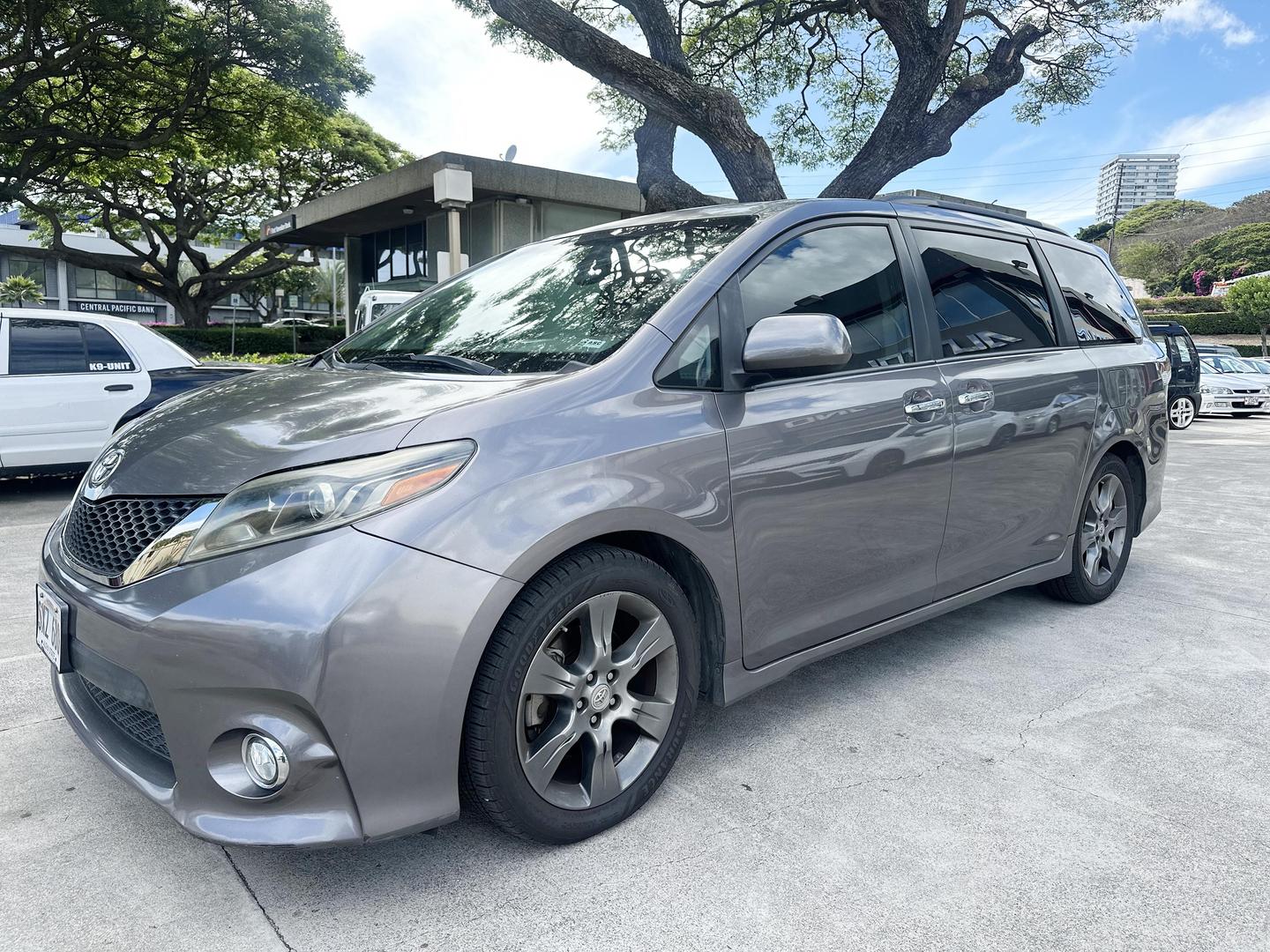 2016 Toyota Sienna SE photo 3