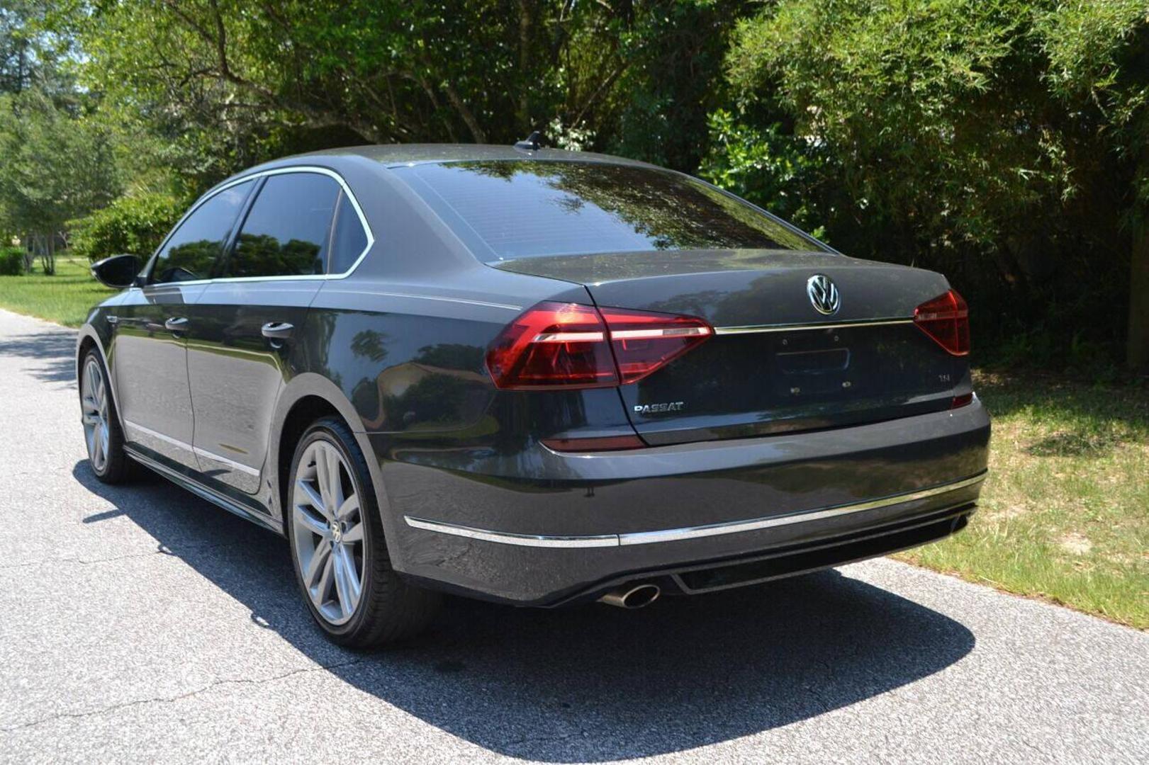 2017 Volkswagen Passat R-Line photo 30