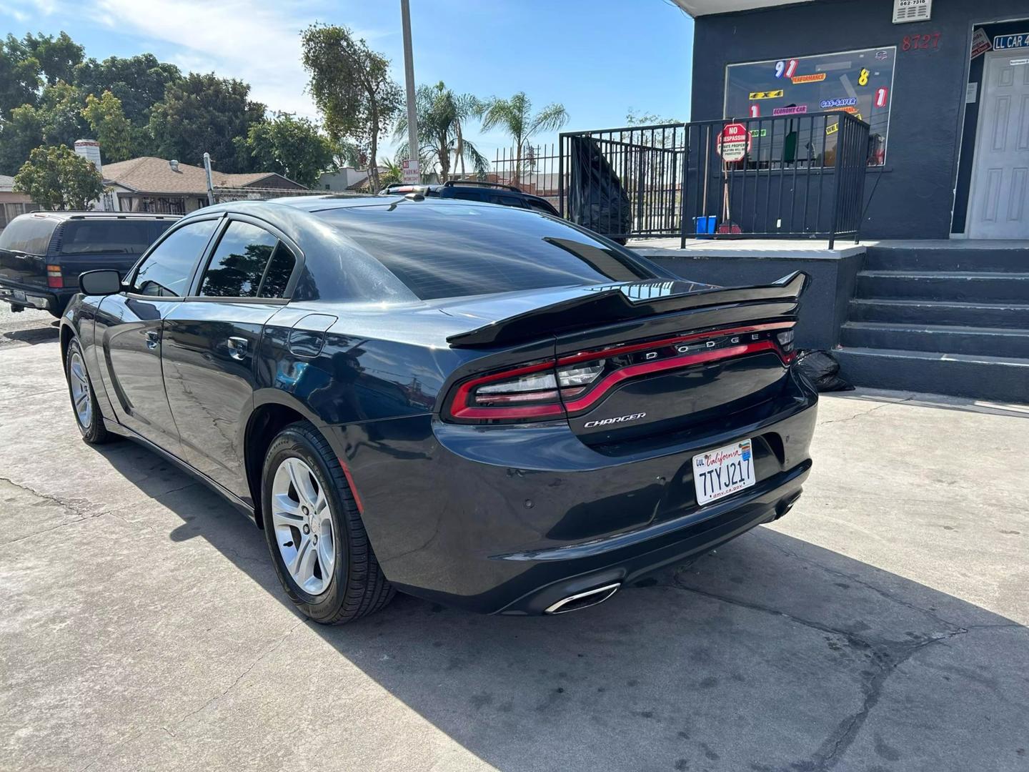 2016 Dodge Charger SE photo 3