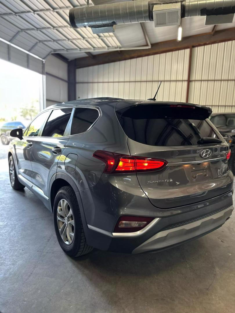 2019 Hyundai Santa Fe SE photo 4