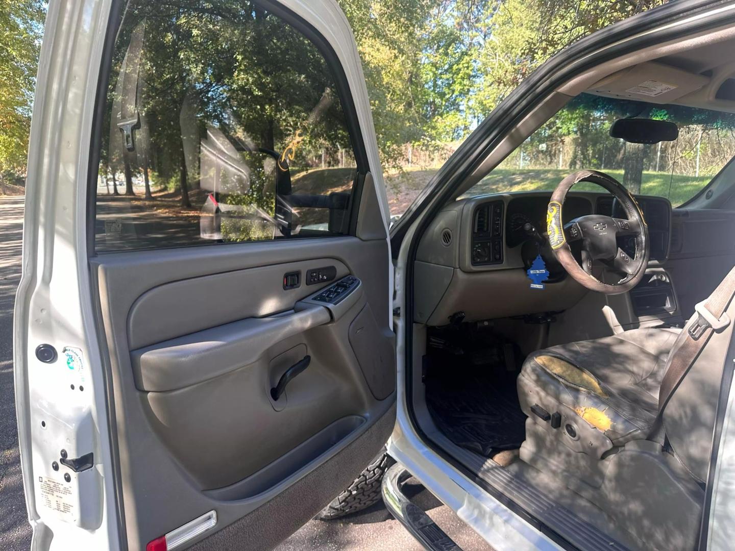 2004 Chevrolet Silverado 2500HD LS photo 10