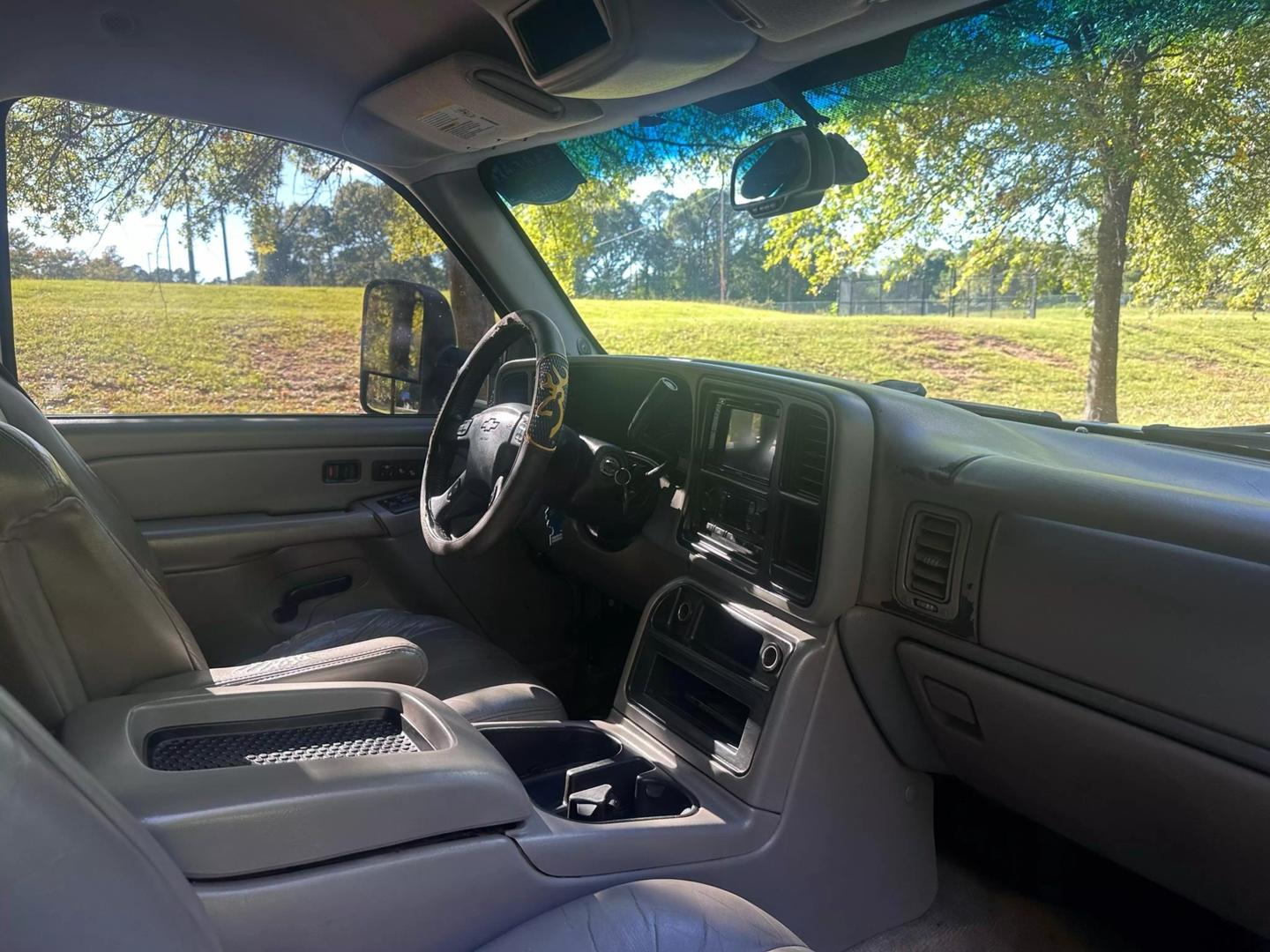 2004 Chevrolet Silverado 2500HD LS photo 15