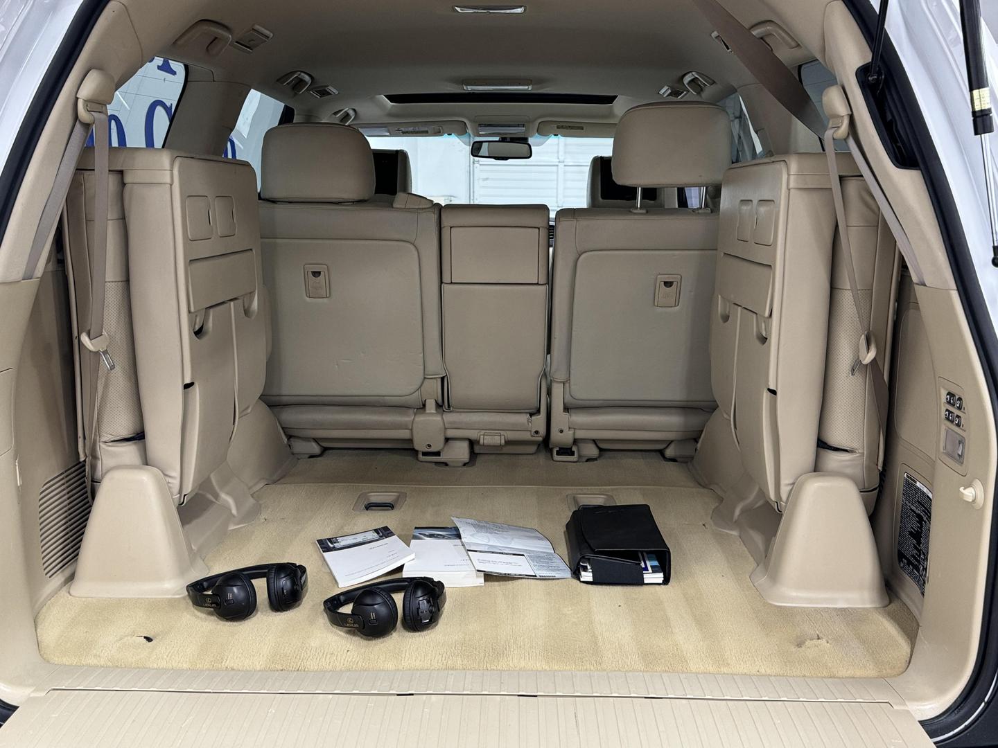 2010 Lexus LX 570 photo 9