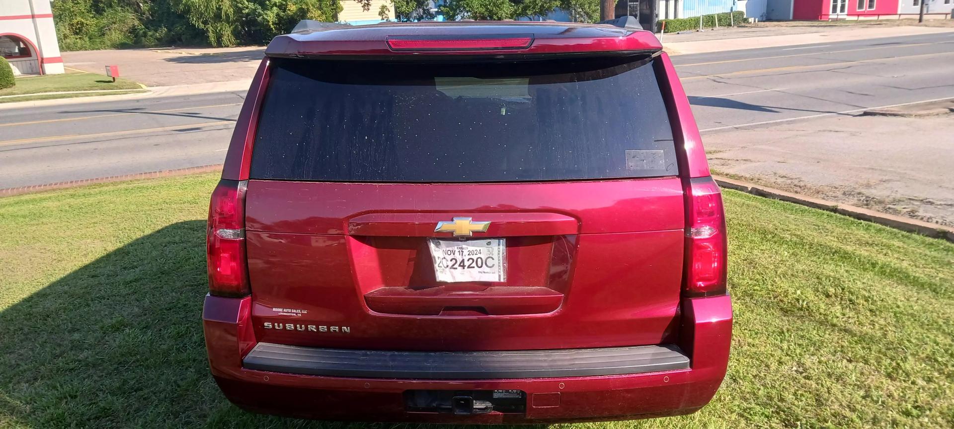 2016 Chevrolet Suburban LT photo 4