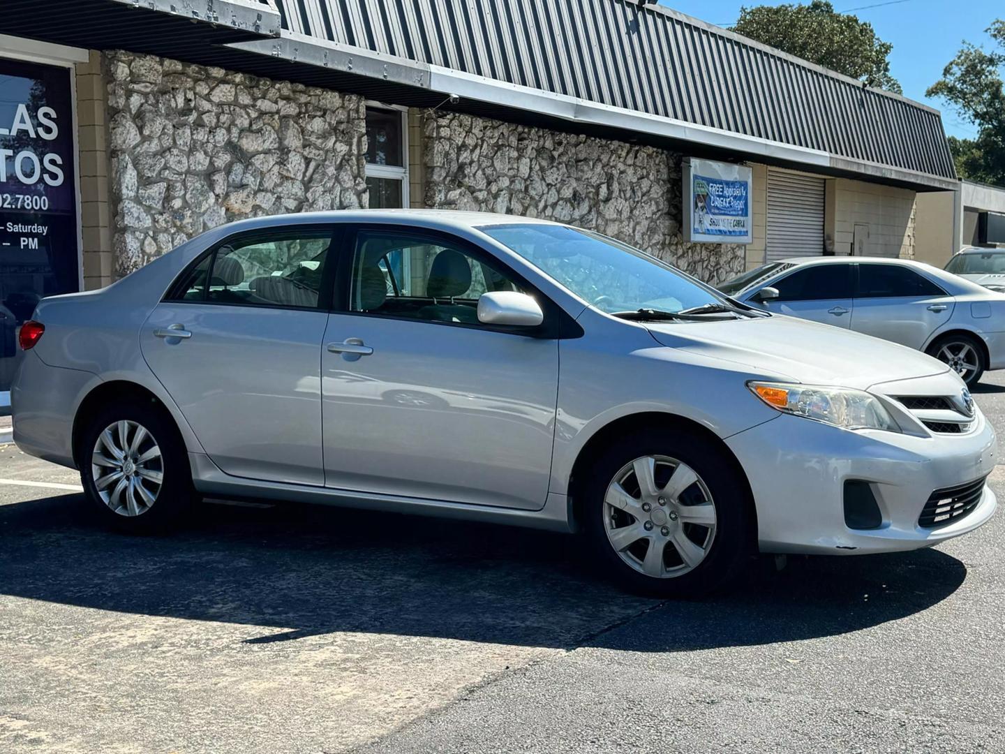 2012 Toyota Corolla LE photo 9