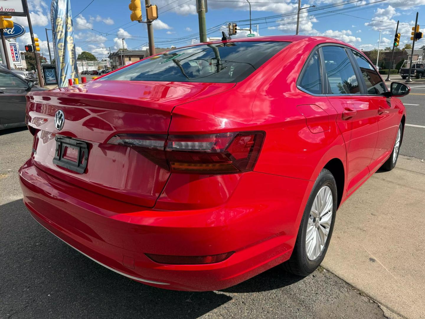 Features image showcasing the advanced interior and modern technology highlights of the 2019 Volkswagen Jetta.