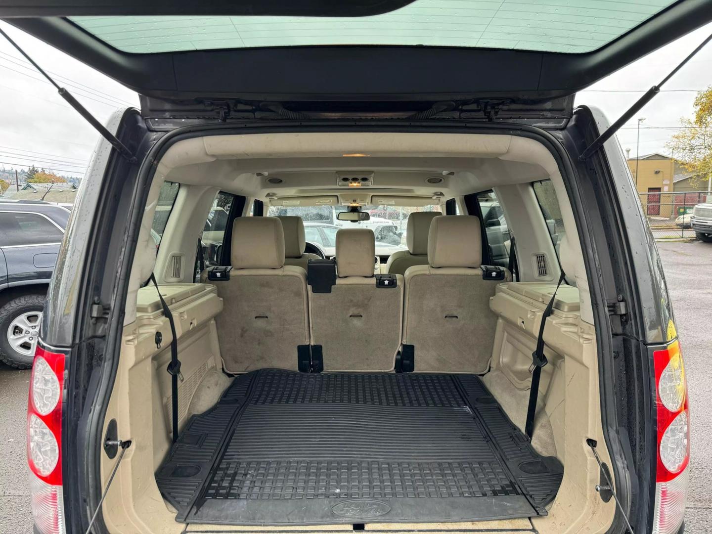 2013 Land Rover LR4 Base photo 11