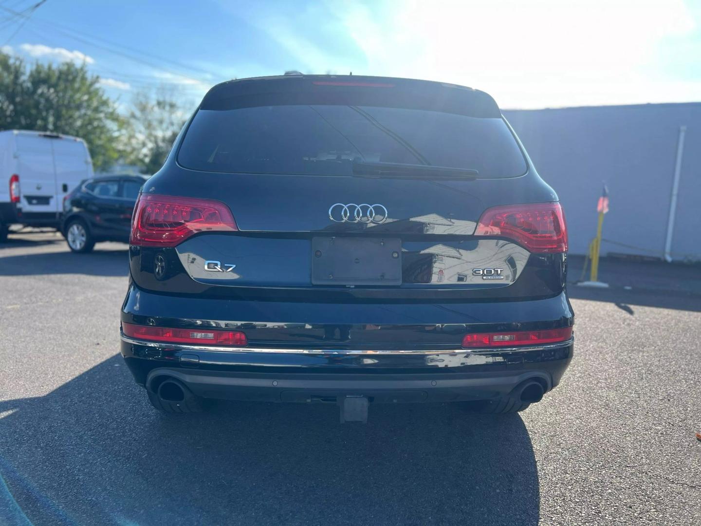 2015 Audi Q7, luxury SUV with a sleek design, bold grille, and elegant lines, showcasing sophistication and performance.