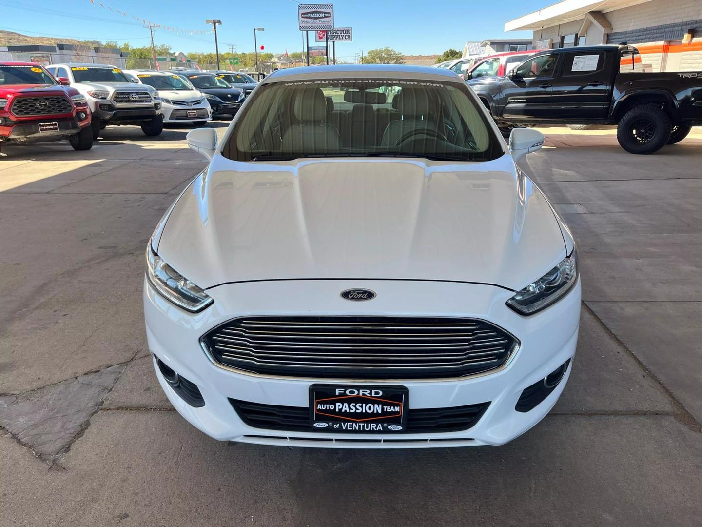 2014 Ford Fusion SE photo 2