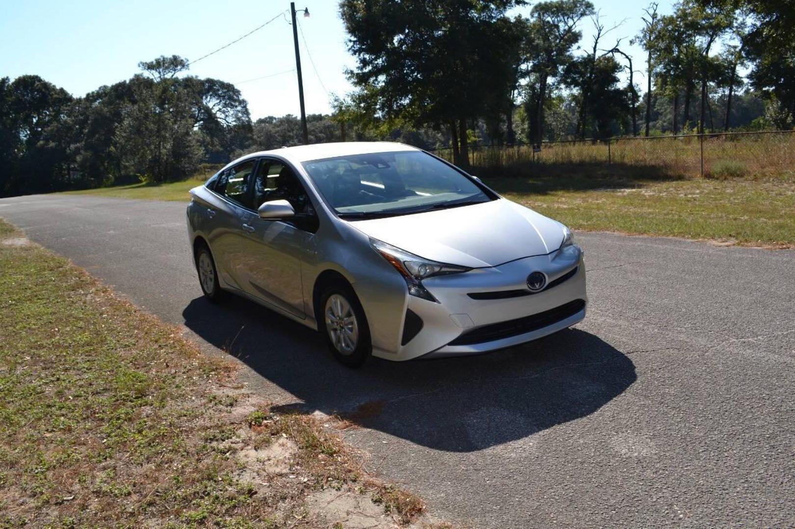 2018 Toyota Prius One photo 4