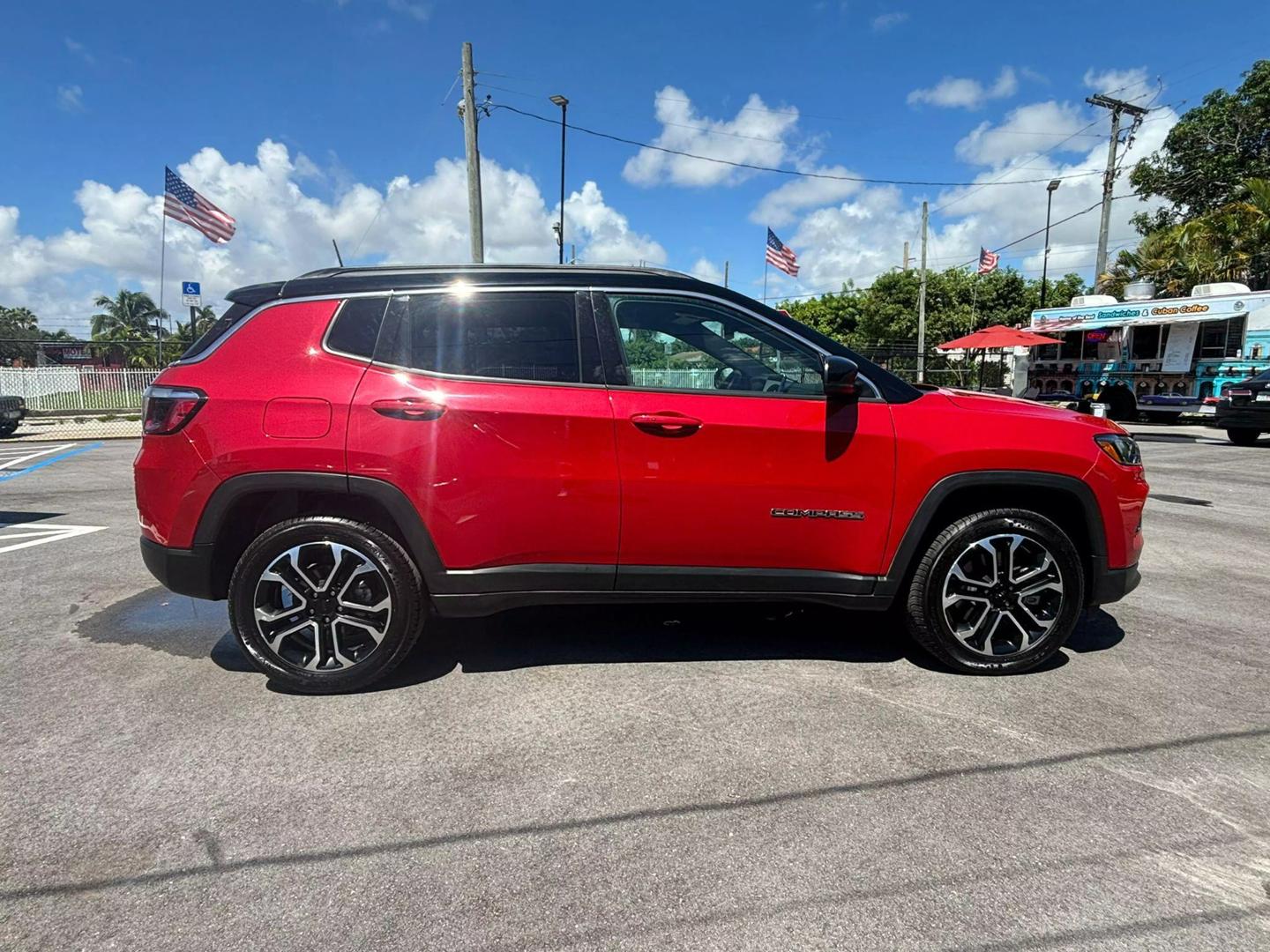 2023 Jeep Compass Limited photo 9