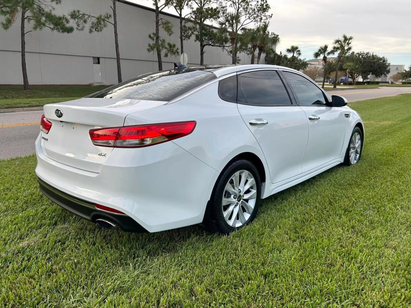 2016 Kia Optima EX photo 6