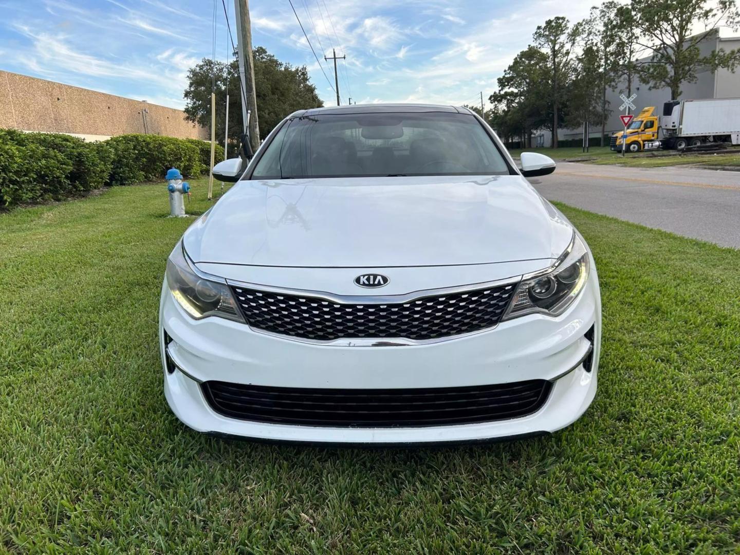 2016 Kia Optima EX photo 2