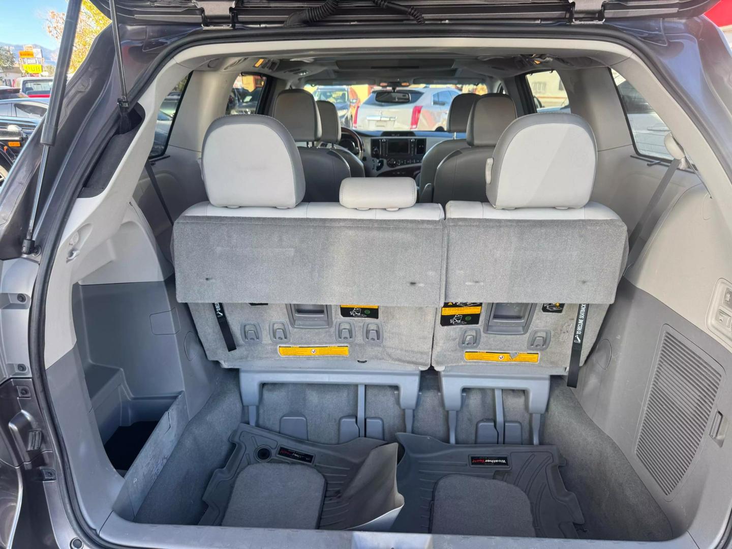 2012 Toyota Sienna XLE photo 8