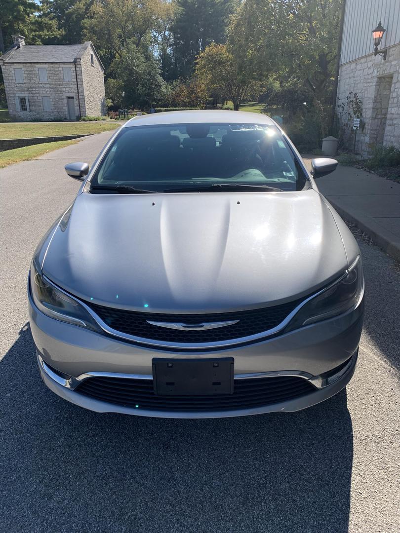 2015 Chrysler 200 Limited photo 3