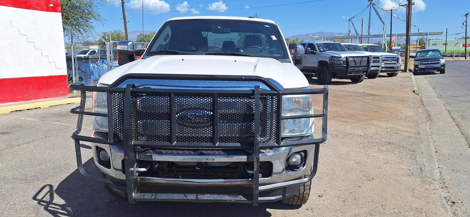 2011 Ford F-350 Super Duty Lariat photo 2