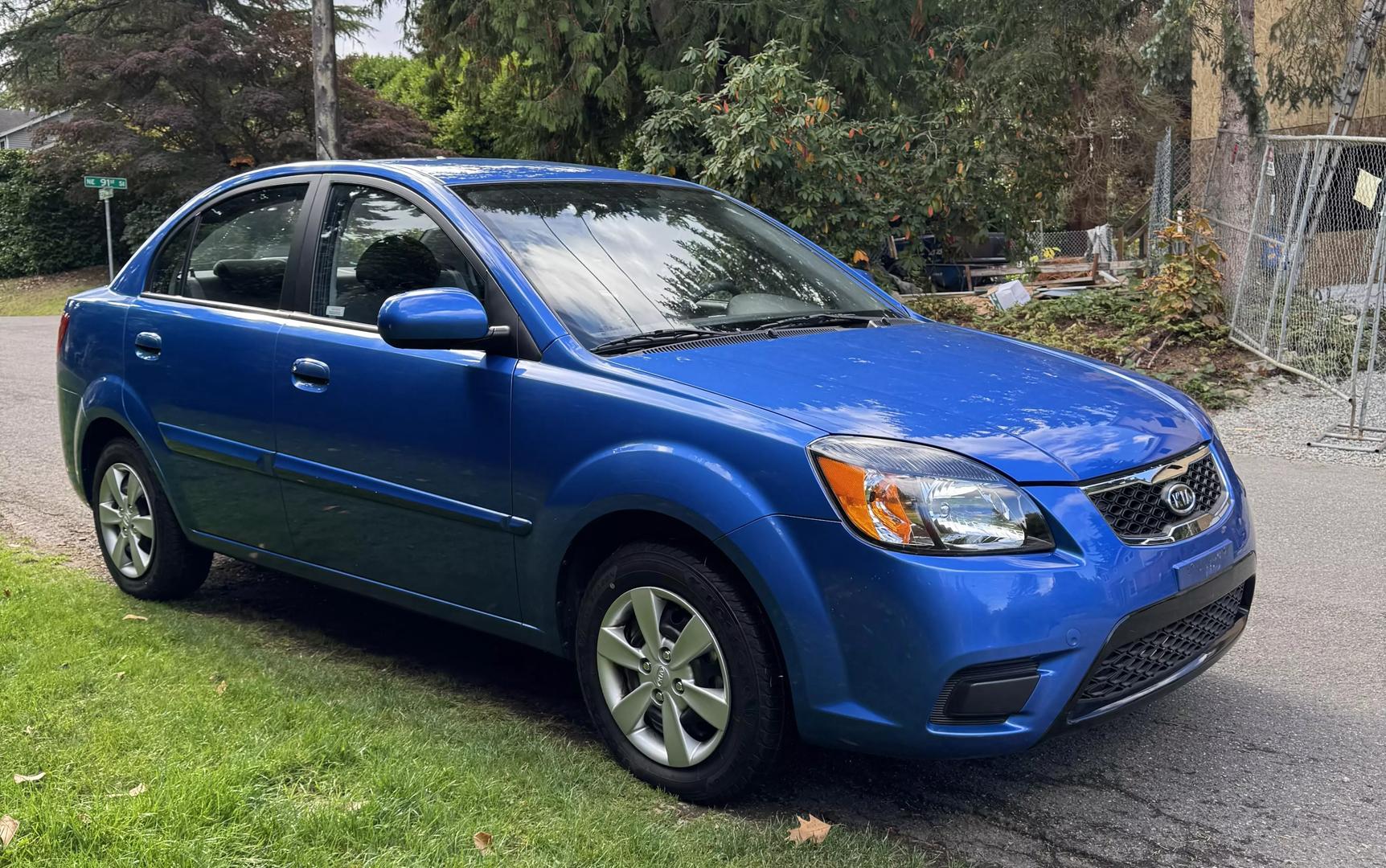 2010 Kia Rio LX photo 3