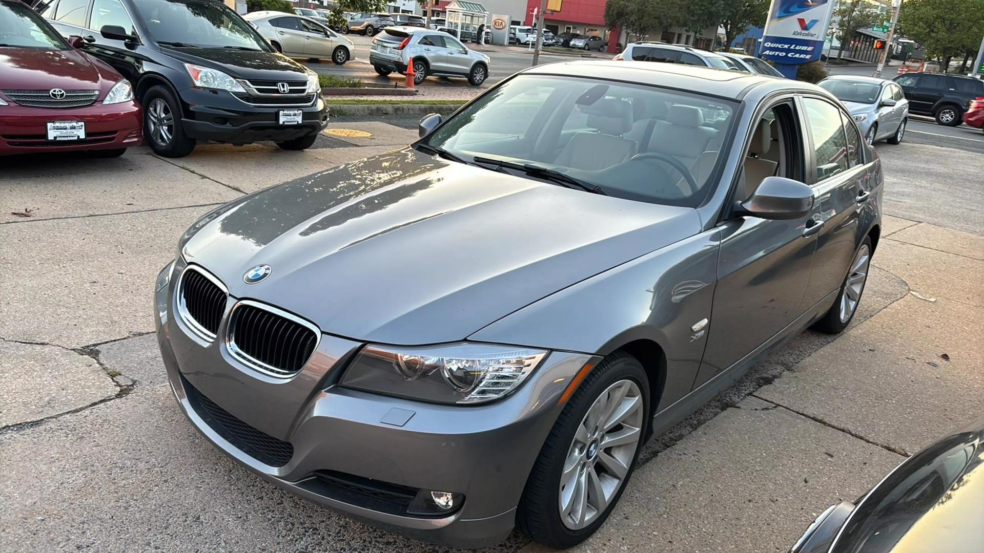 2011 BMW 3 Series 328i photo 21