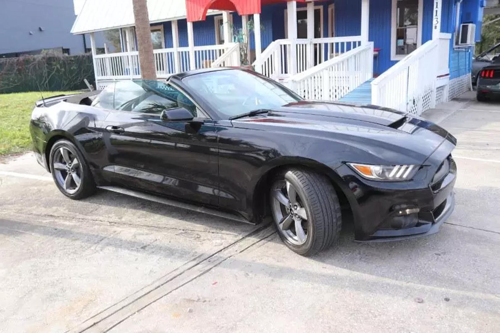 2016 Ford Mustang V6 photo 4