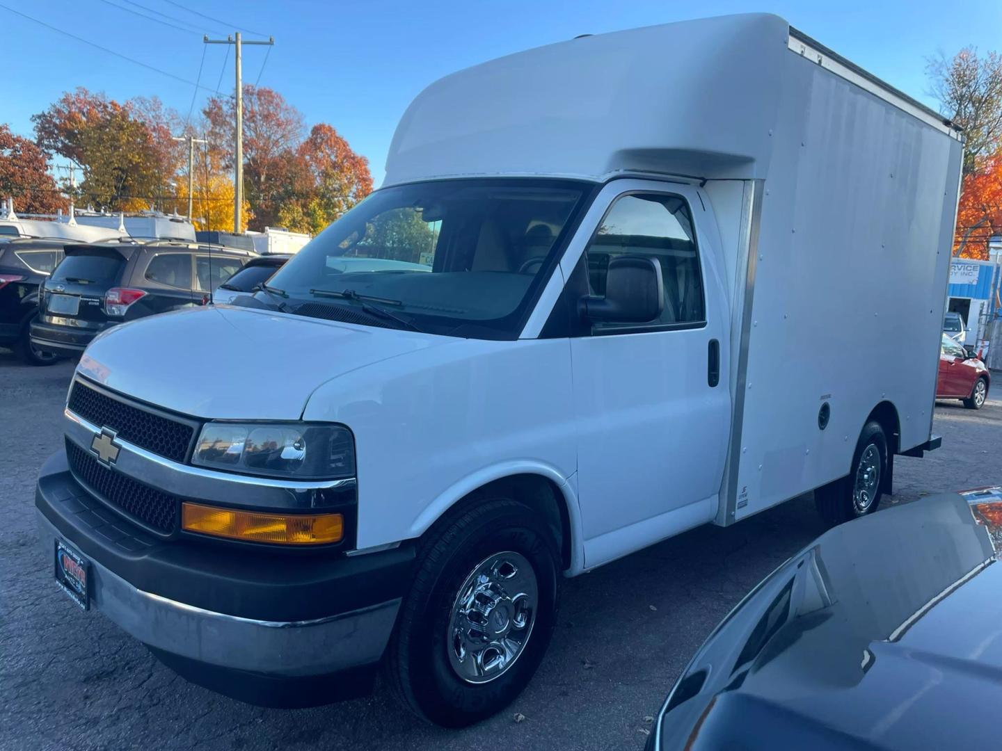 2018 Chevrolet Express Cutaway Base photo 5