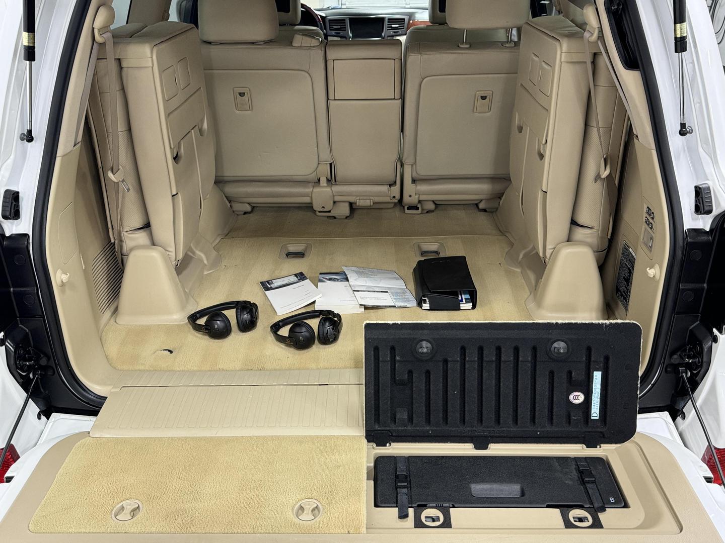 2010 Lexus LX 570 photo 8