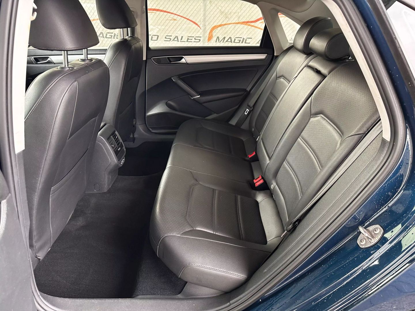 2019 Volkswagen Passat - Image 17