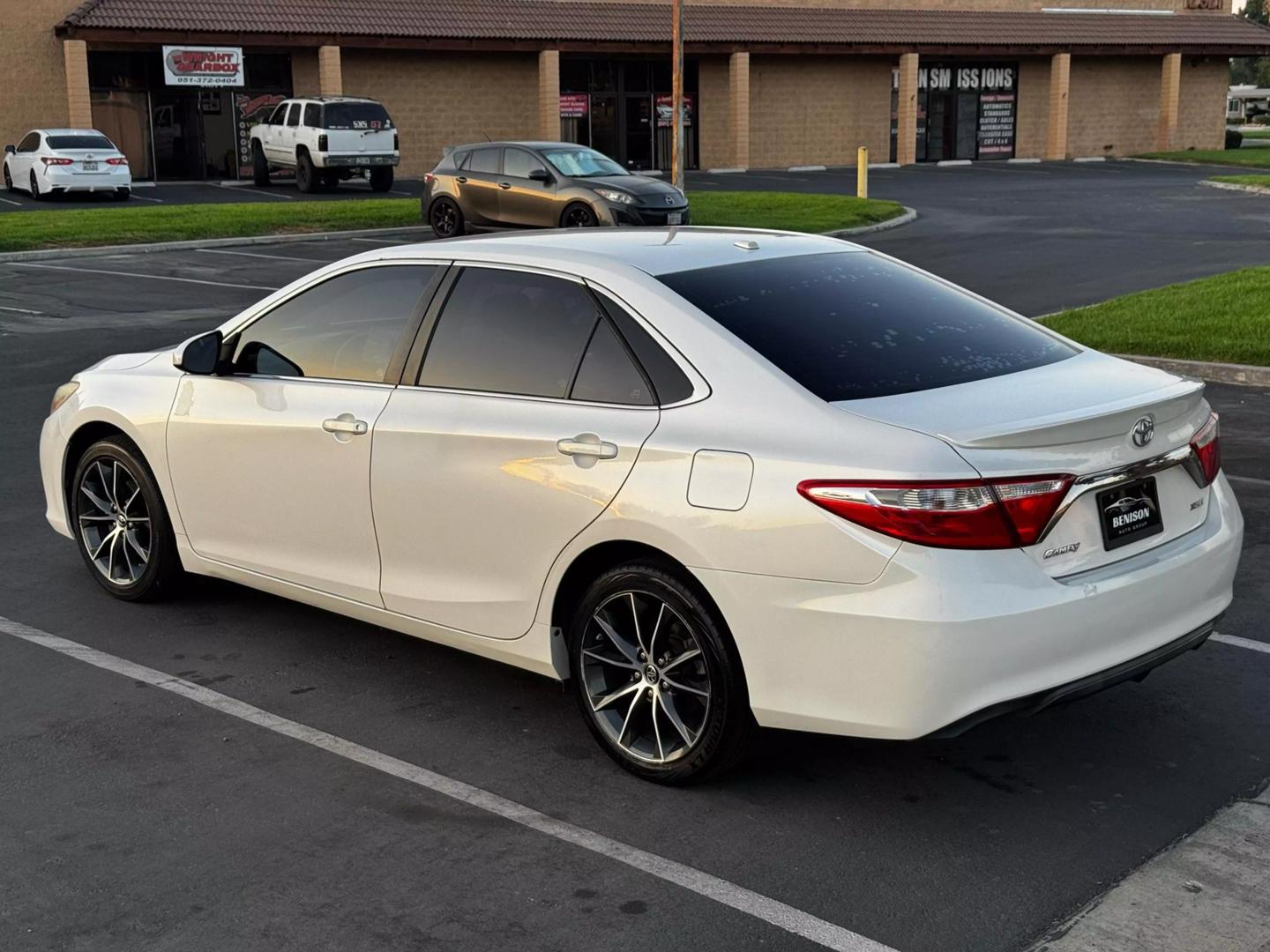 2015 Toyota Camry XSE photo 3