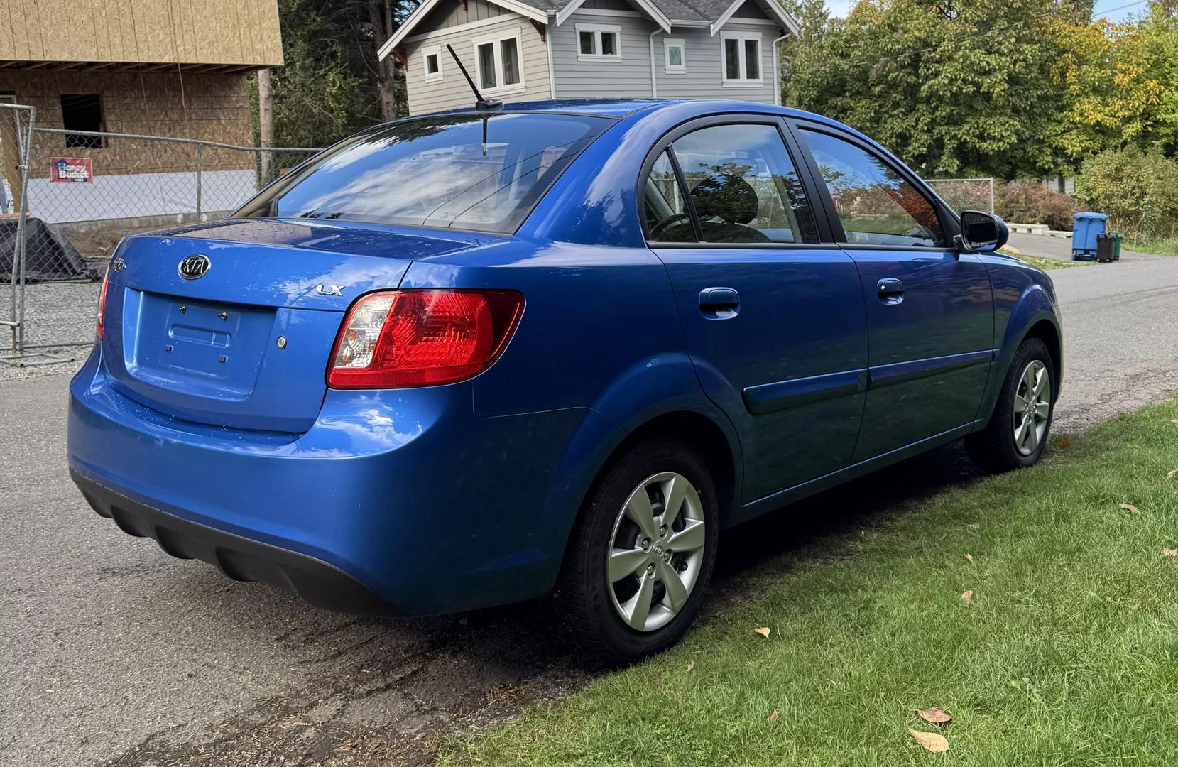 2010 Kia Rio LX photo 4