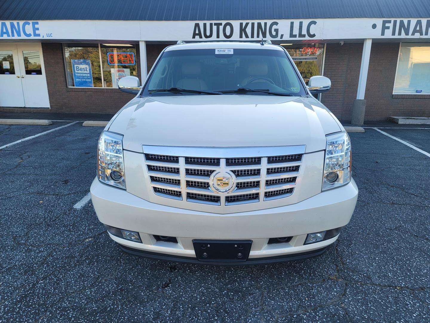 2011 Cadillac Escalade ESV Luxury photo 3