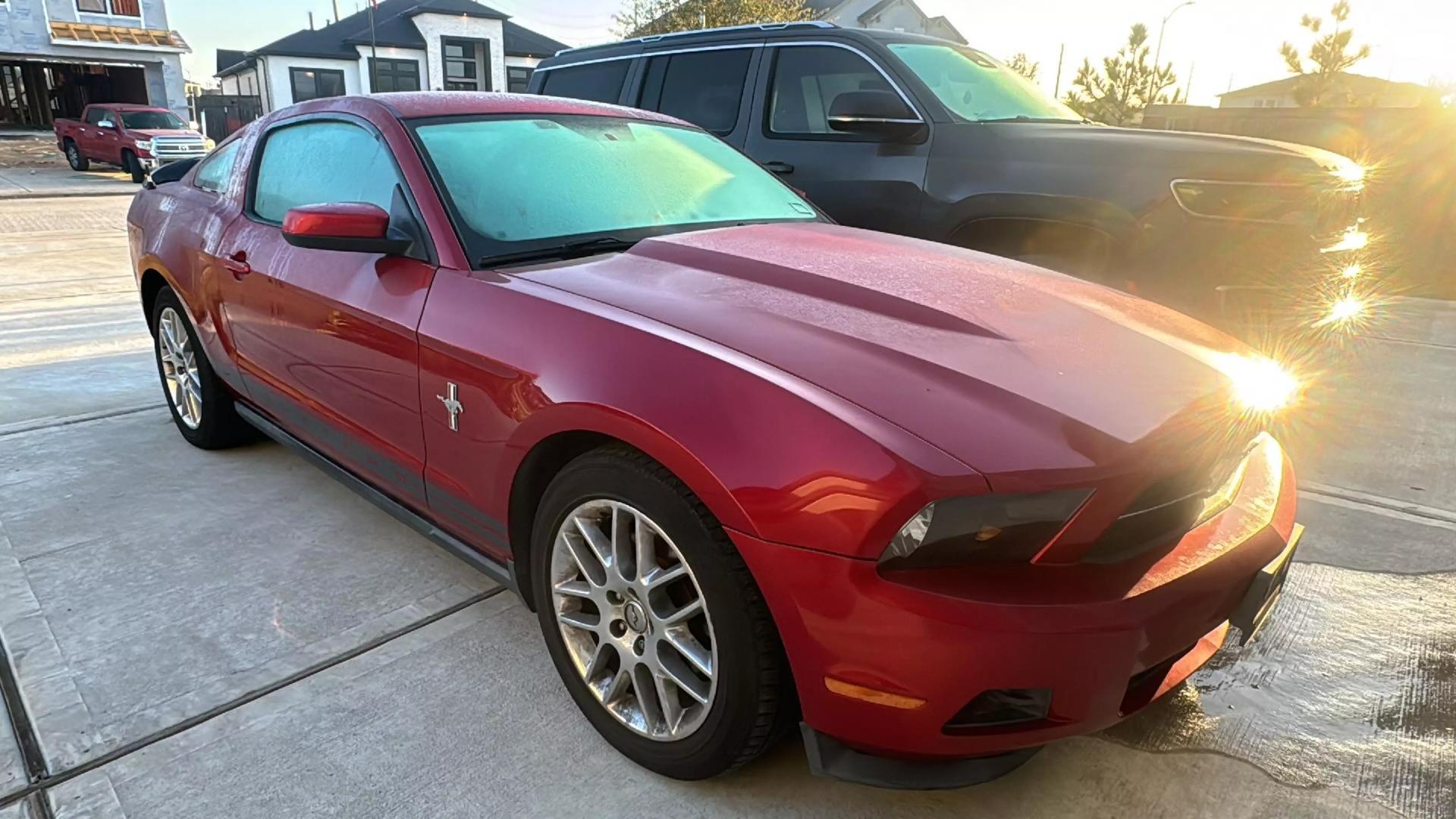 2012 Ford Mustang V6 photo 3