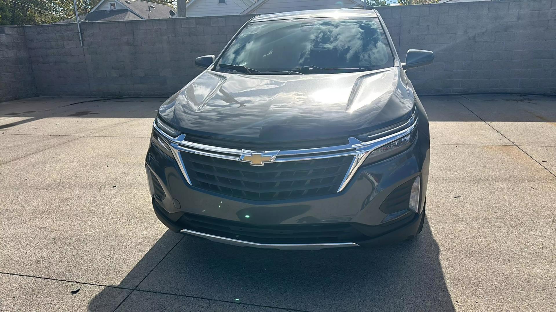 2022 Chevrolet Equinox LT photo 2