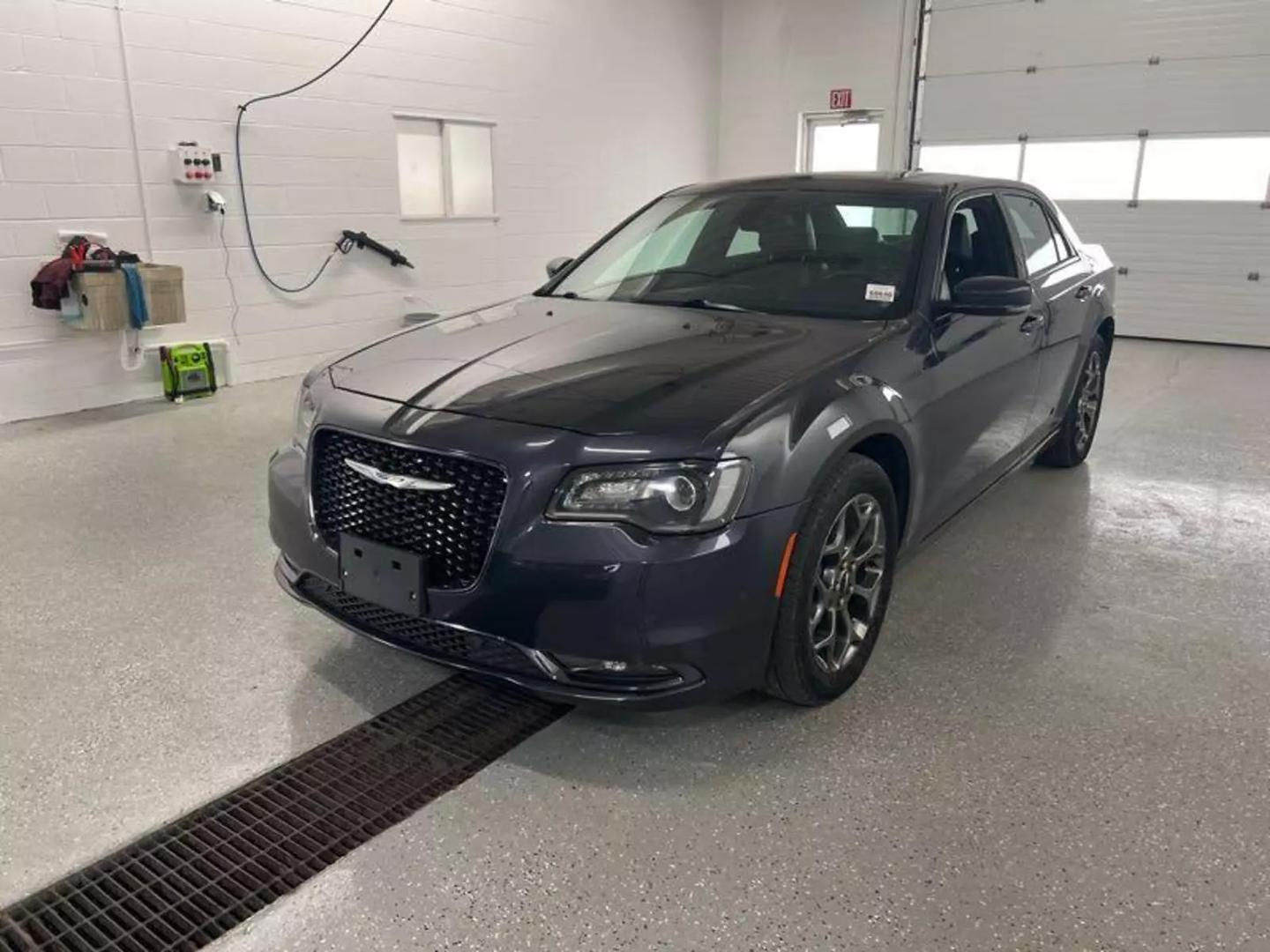 2016 Chrysler 300 S photo 22