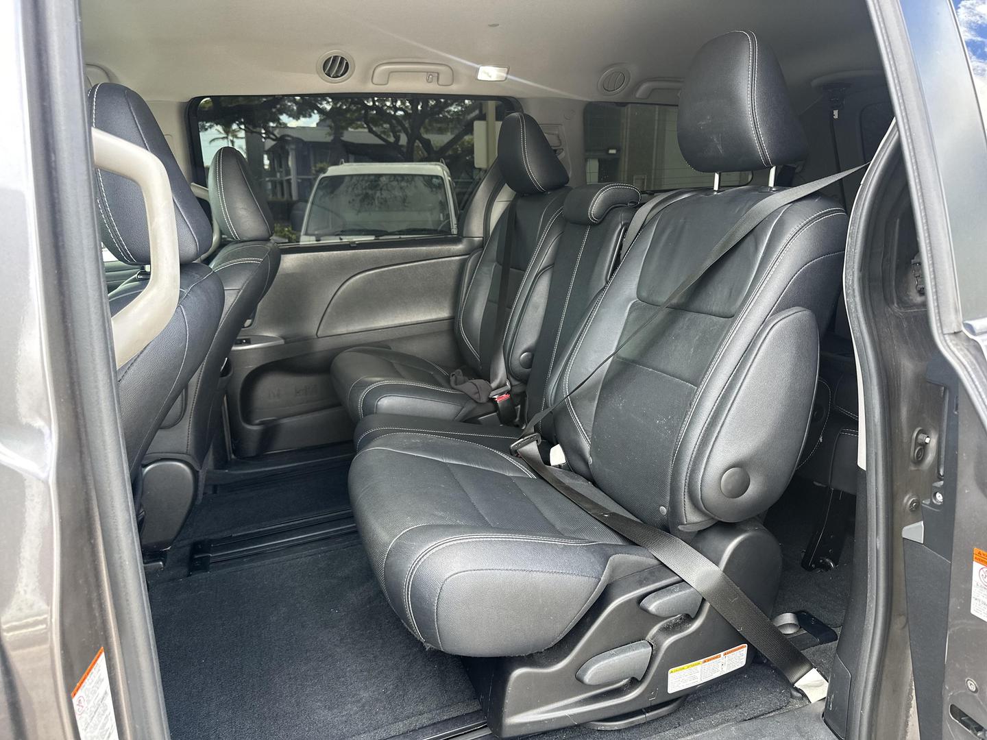 2016 Toyota Sienna SE photo 11