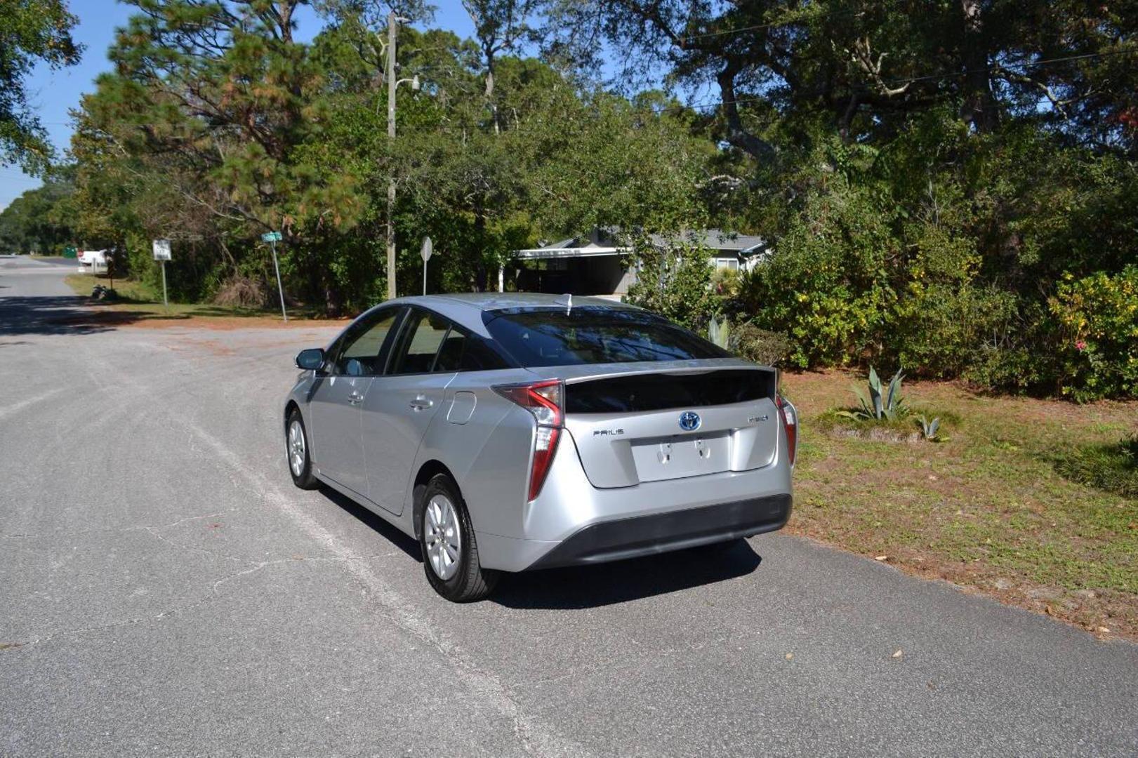 2018 Toyota Prius One photo 8