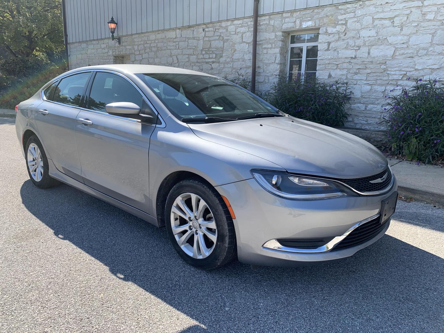 2015 Chrysler 200 Limited photo 4