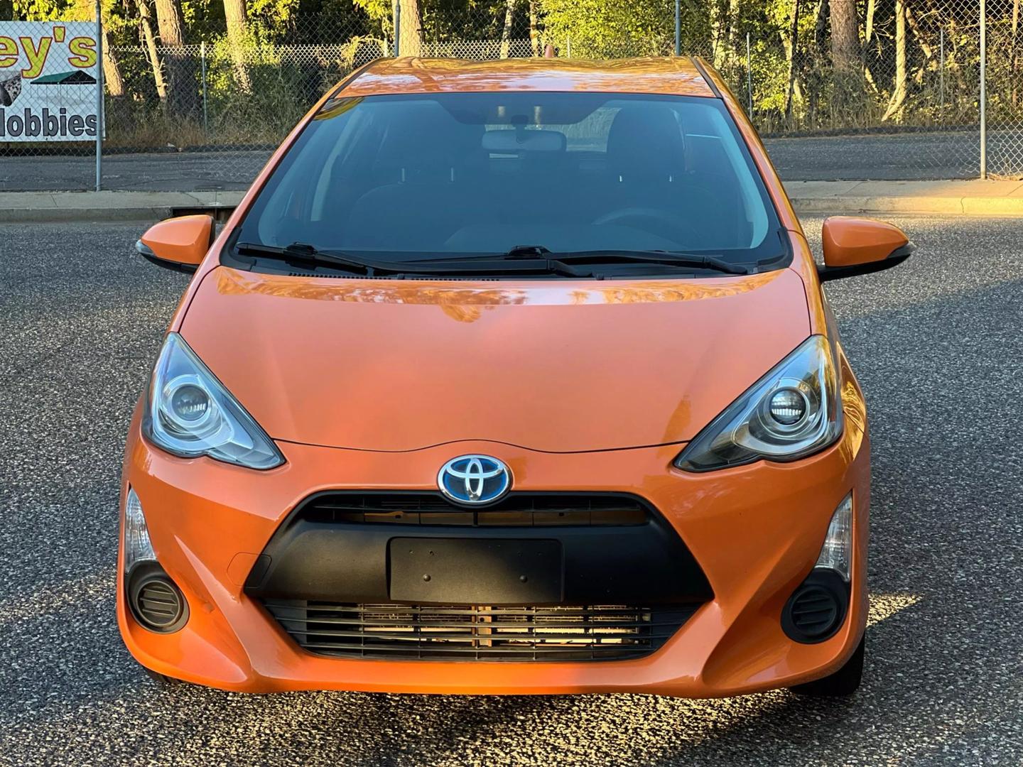 2015 Toyota Prius c One photo 3