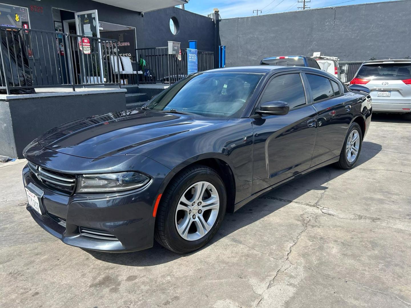 2016 Dodge Charger SE photo 2