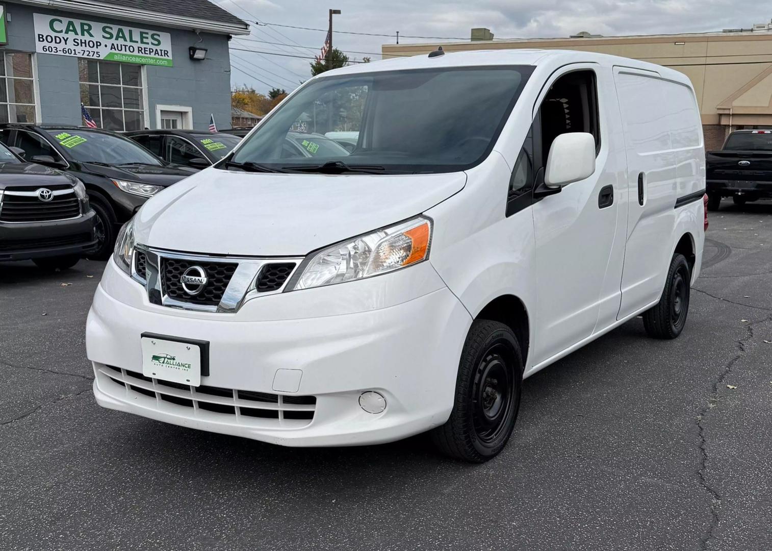 2020 Nissan NV200 SV photo 2