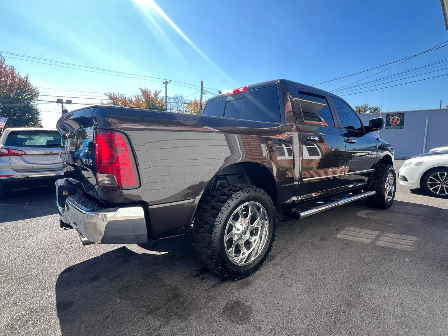 2017 RAM 1500 Crew Cab SLT Pickup in black with 4WD and V8 HEMI engine, featuring a spacious gray interior