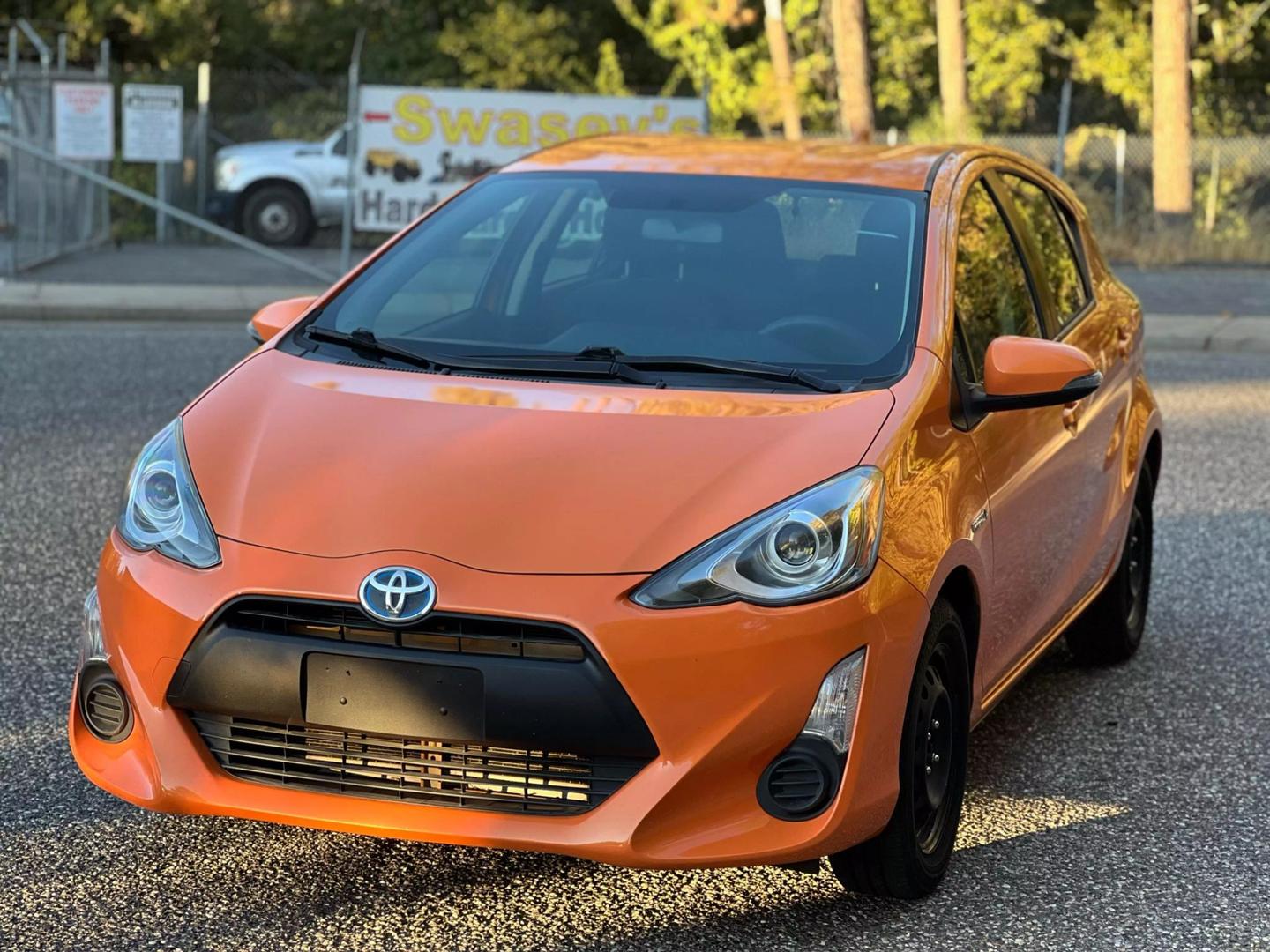 2015 Toyota Prius c One photo 2