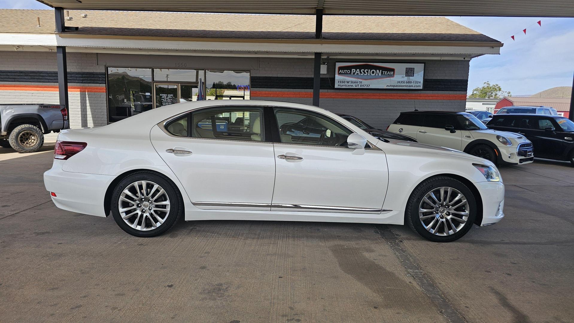 2013 Lexus LS L photo 2