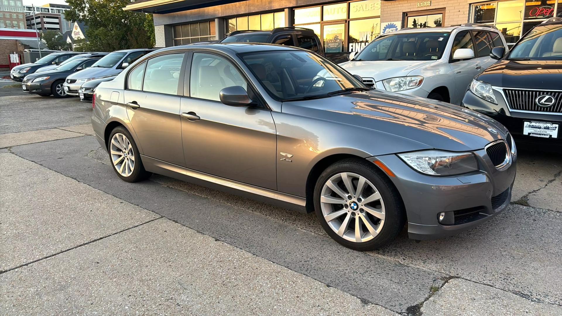 2011 BMW 3 Series 328i photo 8