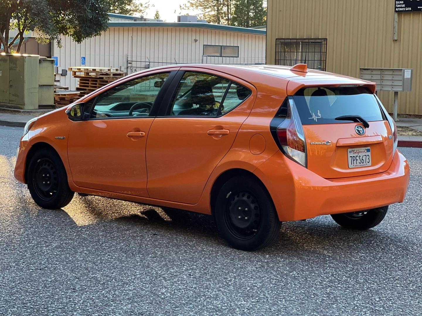 2015 Toyota Prius c One photo 8