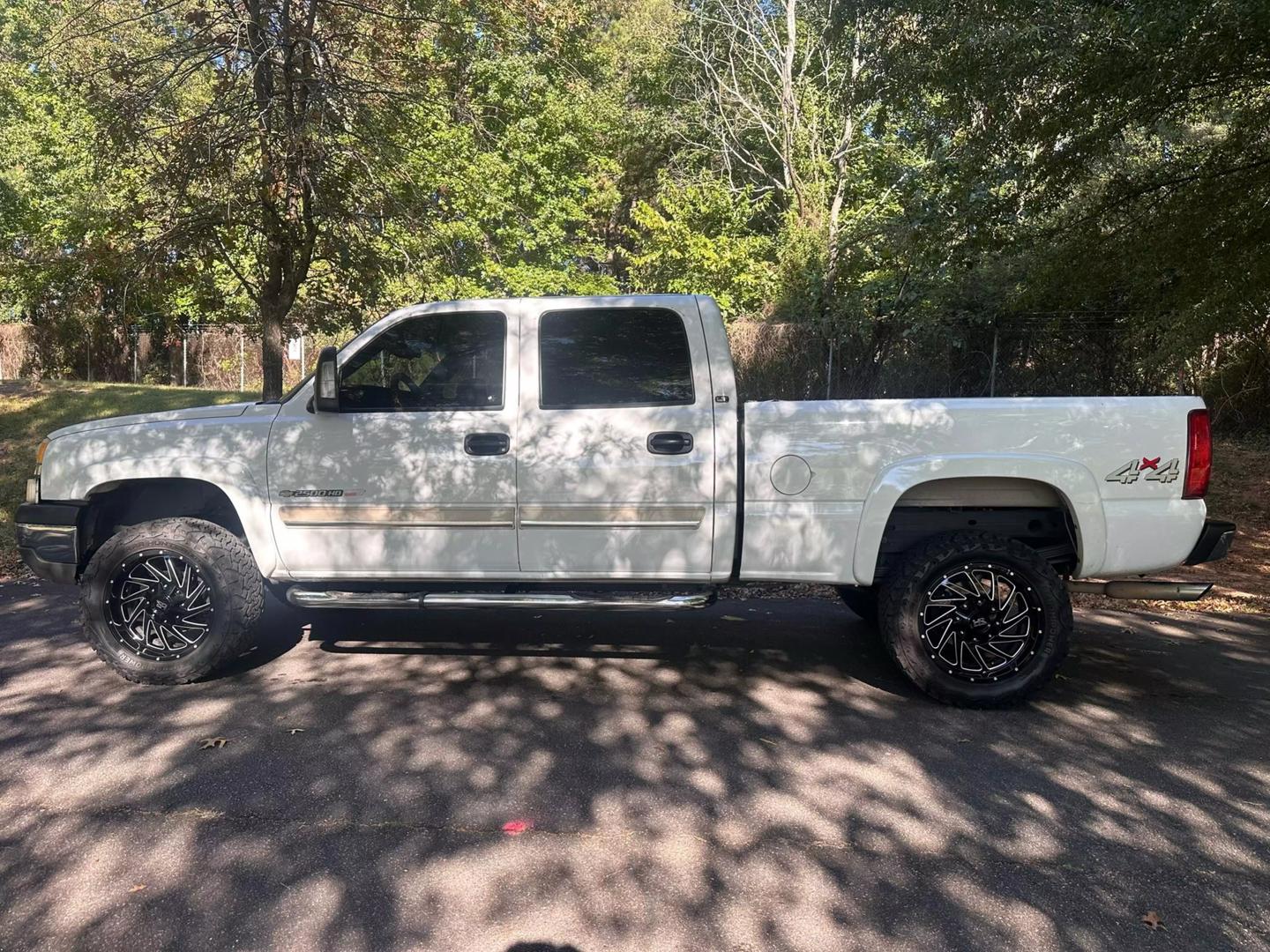 2004 Chevrolet Silverado 2500HD LS photo 7